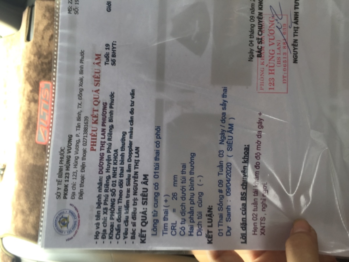 Em bầu 9 tuần nay do bị cảm nên đi khám bs bảo cảm nhẹ cho xịt mũi và súc miệng thôi.Khỏi siêu âm mà em kêu thôi siêu âm luôn coi con em có sao không ạ.thì siêu âm có túi dịch dưới túi thai.E không thấy đau bụng mấy cũng k ra huyết.Bs cho thuốc dưỡng về.Có ai bị giống e không ạ có sao k các m