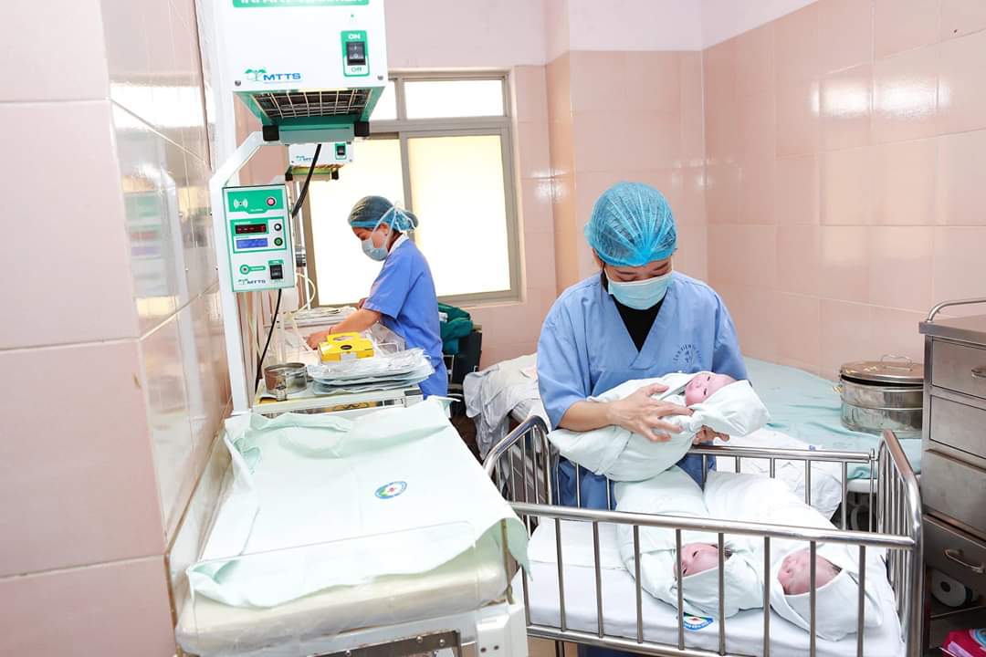 Các mẹ bầu nhà mình khoe ảnh bé khi sinh tại bệnh viện đi à, chúc các con hay ăn chóng nhớn ngoan ngoãn nghe lời và luôn yêu thương cha mẹ nhé.