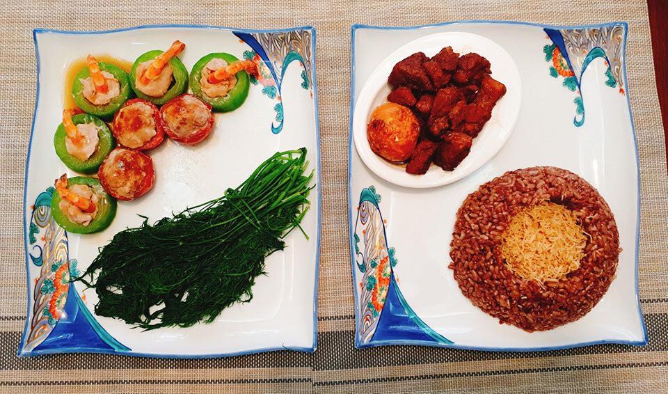 Mẹ chồng nhà người ta. Em sinh được 2 mống rồi nhưng thực sự mẹ chồng không chăm được bữa nào toàn mẹ đẻ mình chăm thôi. Có mẹ nào rơi vào hoàn cảnh giống em không ạ.

Thấy bài viết : MÂM CƠM MẸ CHỒNG BỒI BỔ CHO CON DÂU SINH NỞ LẦN HAI mà em thấy chạnh lòng quá!😭

Nấu cơm cho con dâu sinh lần hai mặc dù đã có những mâm cơm từ lần đầu nhưng vẫn phải vắt óc không biết nấu gì cho con ăn tốt sữa,ngon miệng và cả ngon mắt nữa😊. Nghĩ mãi rồi cũng qua được hai tháng sau sinh, em bé cứng cáp hơn, cần nhiều dinh dưỡng hơn nên mẹ bé ăn uống đỡ kiêng mẹ chồng cũng nhàn hơn, mong em bé mau lớn để bước vào ăn dặm cùng bà nội nhé. Xin góp mấy mâm cơm khác với lần đầu để các bạn tham khảo khi cần.

Ôi, phụ nữ hơn nhau ở tấm mẹ chồng là có thật 

Nguồn: Ha Thanh