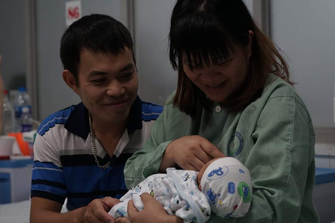 Các mẹ bầu nhà mình khoe ảnh bé khi sinh tại bệnh viện đi à, chúc các con hay ăn chóng nhớn ngoan ngoãn nghe lời và luôn yêu thương cha mẹ nhé.