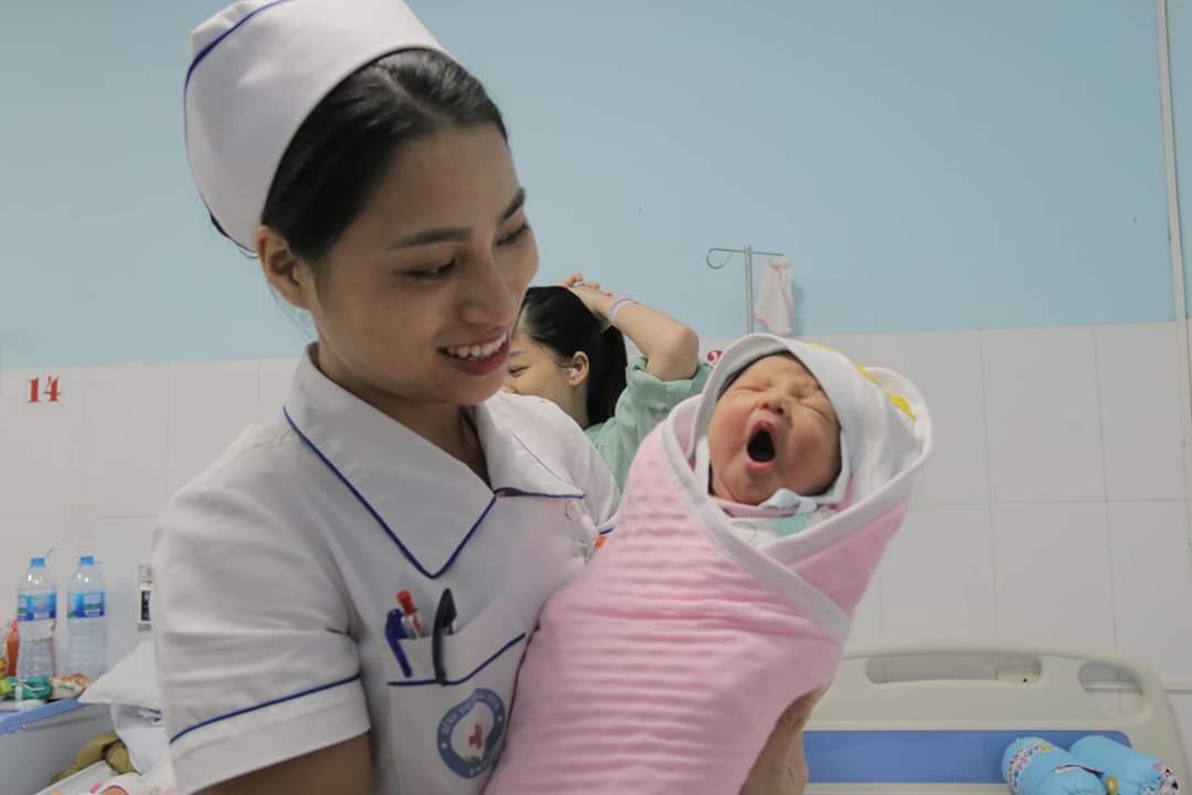 Các mẹ bầu nhà mình khoe ảnh bé khi sinh tại bệnh viện đi à, chúc các con hay ăn chóng nhớn ngoan ngoãn nghe lời và luôn yêu thương cha mẹ nhé.