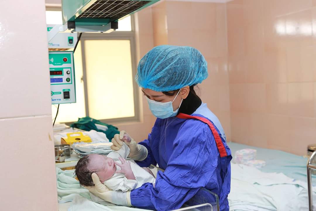 Các mẹ bầu nhà mình khoe ảnh bé khi sinh tại bệnh viện đi à, chúc các con hay ăn chóng nhớn ngoan ngoãn nghe lời và luôn yêu thương cha mẹ nhé.