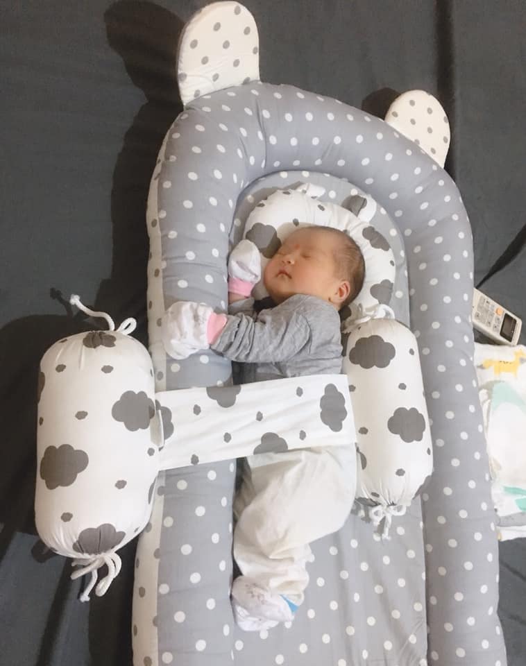 Con xin chào tất cả các bác ❤️❤️❤️
Con là Su, con chào đời sáng ngày 15/09/2019
Hôm nay mẹ con mới cho con lên sóng để gửi lời cảm ơn tới các bác ở Khoa Sản 1 Bv Thanh Nhàn ạ 😍😍😍
Chắc là các bác trong ekip đỡ đẻ cho mẹ con sáng ngày 15/9 vẫn nhớ con. Ca đẻ khó khăn mà các bác sĩ các bác nữ hộ sinh lo lắng túc trực từ 2 3h sáng, suýt nữa là phải chuyển mẹ con lên bàn mổ 😹😹😹
Đến lúc đẻ xong thì mới thấy là dây rốn của con quấn vòng thắt nút ở chân 🙈 nên nhờ sự giúp đỡ hết mình của các bác : Bác Long, Bác Ngọc , Bác Vân , Bác Huê cùng các cô đã giúp con ra được với mẹ con lúc 6h15p sáng ngày hôm đấy ạ. 😝😝😝
Và mẹ con con cũng xin cảm ơn Bác Hường, Bác Trà, Bác Huê đã giúp đỡ mẹ con con từ ngày đầu tiên mẹ con đến khoa sản 1 để đăng kí sinh vì là tập 1 nên mẹ con còn rất nhiều bỡ ngỡ nhưng có các bác luôn quan tâm và nhiệt tình 😘😘😘
Trong những lần khám siêu âm định kì có 2 bác sĩ Bác Tú Anh và Bác Thắng luôn nhẹ nhàng và vui tính 😆 😆 😆
Mẹ con xin cảm ơn các Bác khoa sản 1 rất nhiều ❤️❤️❤️
Và mẹ con hẹn các bác 1 vài năm nữa ở tập 2 ạ 😍😍😍