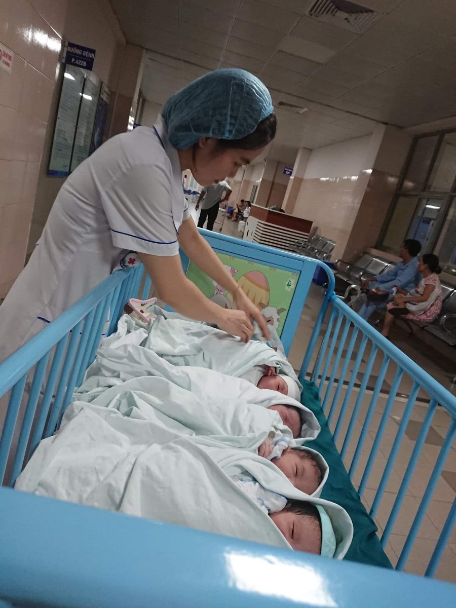 Các mẹ bầu nhà mình khoe ảnh bé khi sinh tại bệnh viện đi à, chúc các con hay ăn chóng nhớn ngoan ngoãn nghe lời và luôn yêu thương cha mẹ nhé.