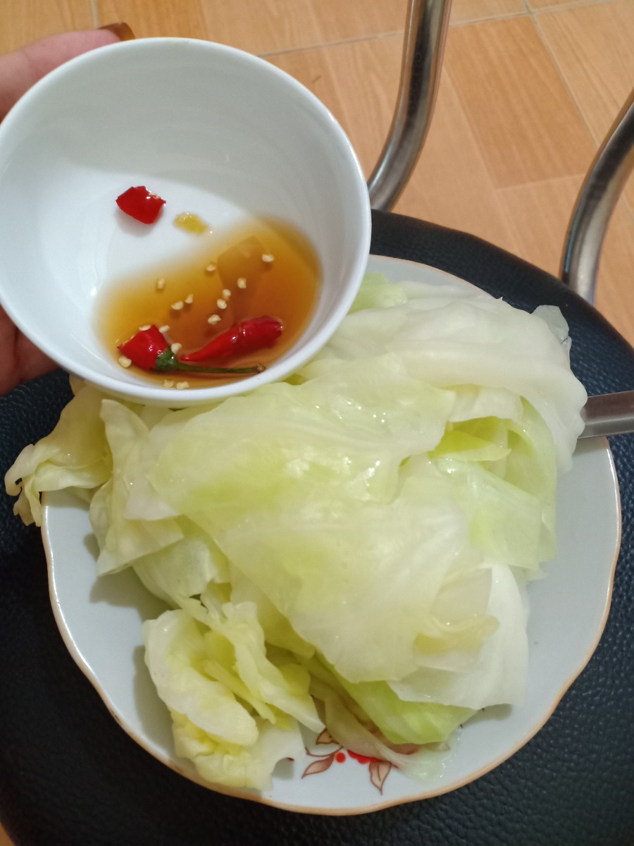 Món của bầu nghén
Cũng làm được 2 dĩa 
Cũng đỡ hơn là không ăn được gì