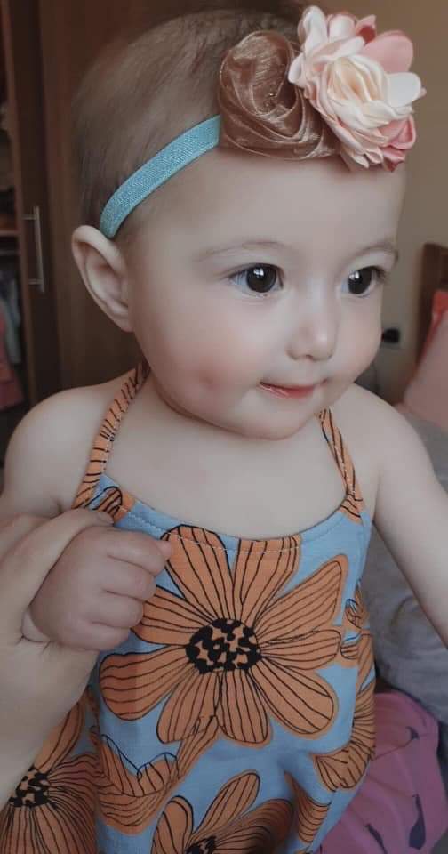XIN HÃY YÊU THƯƠNG CON
                        DÙ GÁI / TRAI
Hiện giờ mình chỉ cầu mong con mình sinh ra là một đứa bé khỏe mạnh, phát triển toàn diện. Còn con trai hay con gái, mình đều yêu mến. Cho dù sinh 2 hay 3 đứa con gái mình cũng sẽ nghĩ vậy. Vì con đến bên mẹ là cái duyên tốt đẹp nhất. 
Mình thấy Việt Nam mình còn rất trọng nam khinh nữ. Mà các mẹ có thấy vô lý không? Khi người mang nặng đẻ đau, duy trì sinh sản lại chính là phụ nữ. 
Mong rằng không còn cảnh trọng nam khinh nữ nữa, những người con gái, những người phụ nữ Việt Nam sẽ sống trong công bằng và hạnh phúc!
Các mẹ ơi, nếu ai đã hoặc sắp sinh những nàng công chúa , XIN HÃY YÊU THƯƠNG VÀ BẢO VỆ CON ĐẾN CÙNG NHÉ, vì phụ nữ Việt Nam đã rất thiệt thòi rồi !!!
