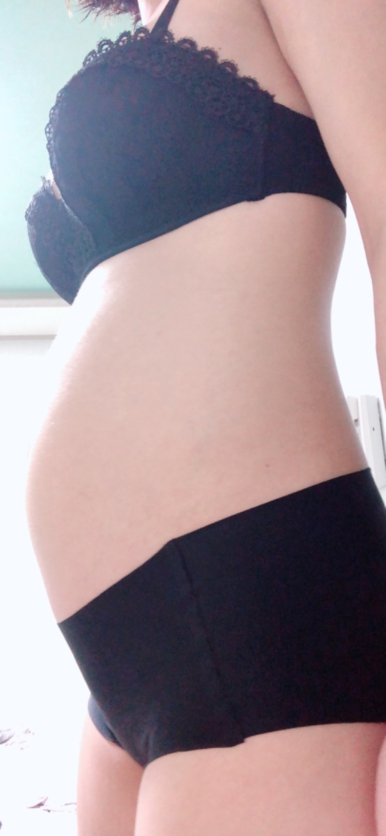 các mom thử đoán xem e bầu trai hay gái ạ. e đi siêu âm 12w chưa biết giờ đang 14w1d. e con đầu nên con nào cũng cưng yêu hết az. n mắc cái tật tò mò ạ. các m đoán vui xem nhé!