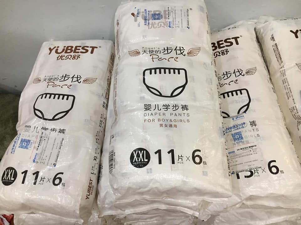 bỉm yubest angle nhé

Bỉm này giờ các mẹ đang săn nhiều lắm. Bỉm này được đánh giá cao lắm. E ngâm cứu kĩ r xem review của các mẹ r nên ce cứ ytam dùng nha

BỈM YUBEST ANGLE - Dòng này cao cấp hơn dòng thường nhaaa. Đây là hàng nội địa Trung nhé ạ. Bên trung cực kì chuộng dòng này các mẹ nhé. Giá thành rẻ đi đôi với chất lượng. Chả tội gì nha. Các chế tin e dùng đi. Đẩm bảo nghiện luôn ạ

Thật ra Yubest đã siêu thíc rồi, nhưng hãng còn dòng Yubest Angel nữa, thíc hơn một chút. Đúng kiểu “the best becomes better” nhé ạ

📌 Nếu ở bản Yubest thường độ mỏng , nhẹ thấm hút rất tốt thì ...

📌Phiên bản YUBEST ANGLE nhẹ tênh,thấm hút siêu đỉnh còn thích hơn RẤT RẤT NHIỀU

📌Moony - Merries - Huggies còn phải thua xa độ mềm mỏng và thấm hút của em này ạ! Em dùng từ "XA" ạ 😉

1. Siêu mềm mịn: Bỉm Quần YUBEST ANGEL ứng dụng công nghệ tiên tiến mới nhất tạo độ mềm mịn và siêu nhẹ.
2. Thấm hút: Bỉm Dán gồm lõi bông cùng các hạt siêu thấm hút cực mạnh, cùng hệ thống khóa chất lỏng trên bề mặt không ẩm ướng, tránh được tình trạng hăm tã.
3. Màng đáy: sử dụng công nghệ màng đáy , vải thoáng khí giúp cho hơi nóng thoát ra dễ dàng. Tã luôn khô thoáng và chống hăm
4. Bỉm Quần YUBEST ANGEL áp dụng công nghệ NANO giúp kháng khuẩn , nấm , virus và loại bỏ mồ hôi.
5. Lưng thun co giãn mềm mại siêu nhẹ giúp bé thoải mái vận động

Bỉm quần:

L-78 miếng (9-12kg)
XL-72 miếng (12-15kg)
2XL-66 miếng (>15kg)

Bỉm dán:

S-90 miếng (3-6kg)
M - 84 miếng (6-11kg)