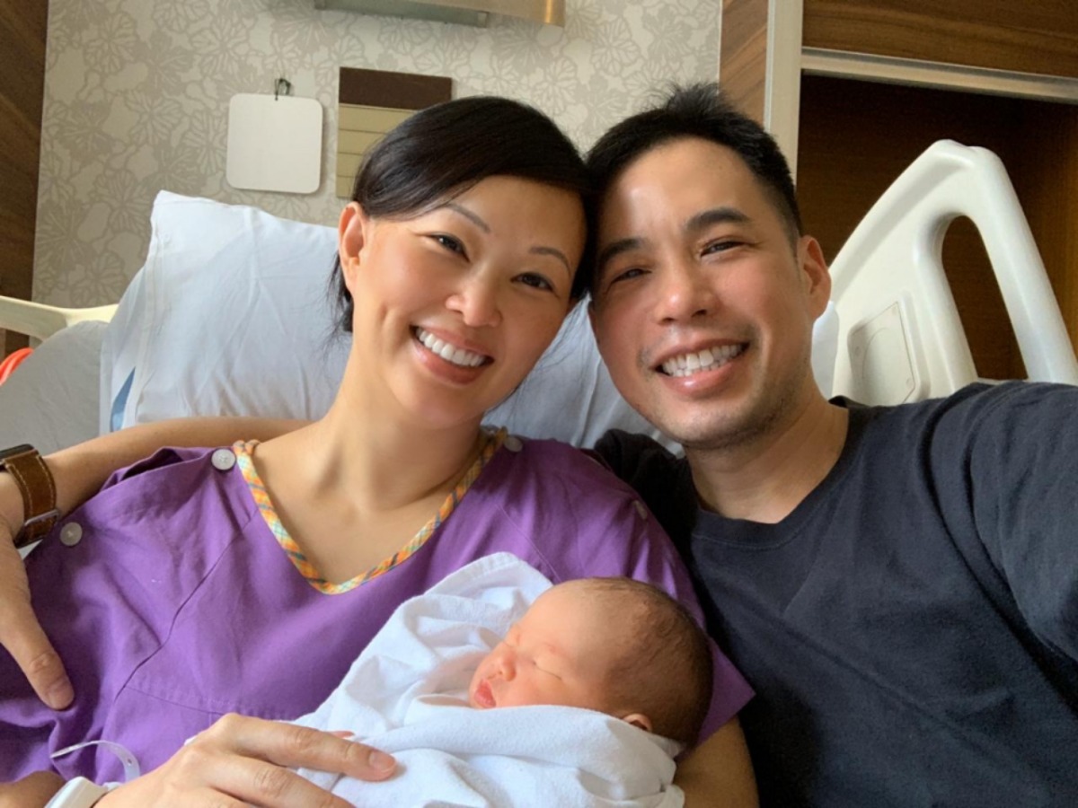 "Làm mẹ là một chức vụ khó đảm nhận nhất mà mẹ từng có, nhưng nhờ đó mẹ cũng đã nhận được những điều thiêng liêng nhất. Có một câu nói: “Trong khi chúng ta cố gắng để dạy trẻ em của chúng ta tất cả về cuộc sống, bọn trẻ lại dạy chúng ta ý nghĩa cuộc sống là gì”.

Con và chị con đã làm mẹ rất hạnh phúc từ những điều nhỏ bé nhất trong cuộc sống và trân trọng từng khoảnh khắc bên nhau. Các con là động lực để mẹ duy trì sự lạc quan và bình tĩnh đương đầu với những thử thách. Con tạo cho mẹ nguồn cảm hứng để trở thành một hình mẫu lý tưởng cho các con."