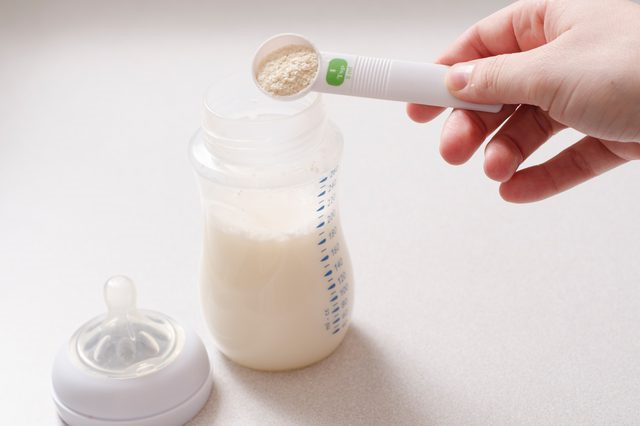 Cách pha sữa giúp trẻ tăng trọng tốt - điều không đơn giản