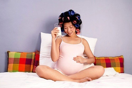 Chăm sóc tóc khi mang thai như thế nào, bà bầu có nên đi làm tóc khi mang thai không?