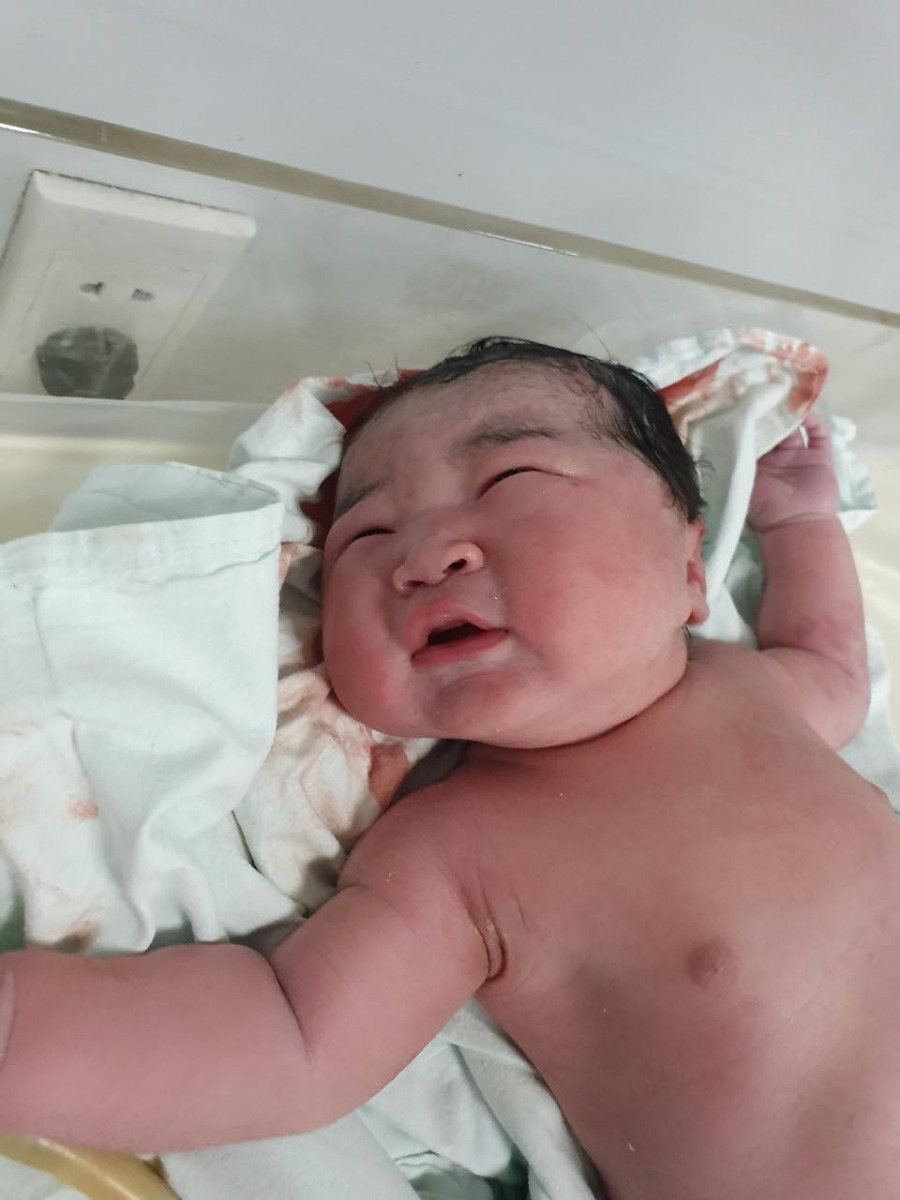 Các mẹ có đoán được chủ tịch này sinh thường tại bệnh viện Bưu Điện được mấy kí ko ạ 😀