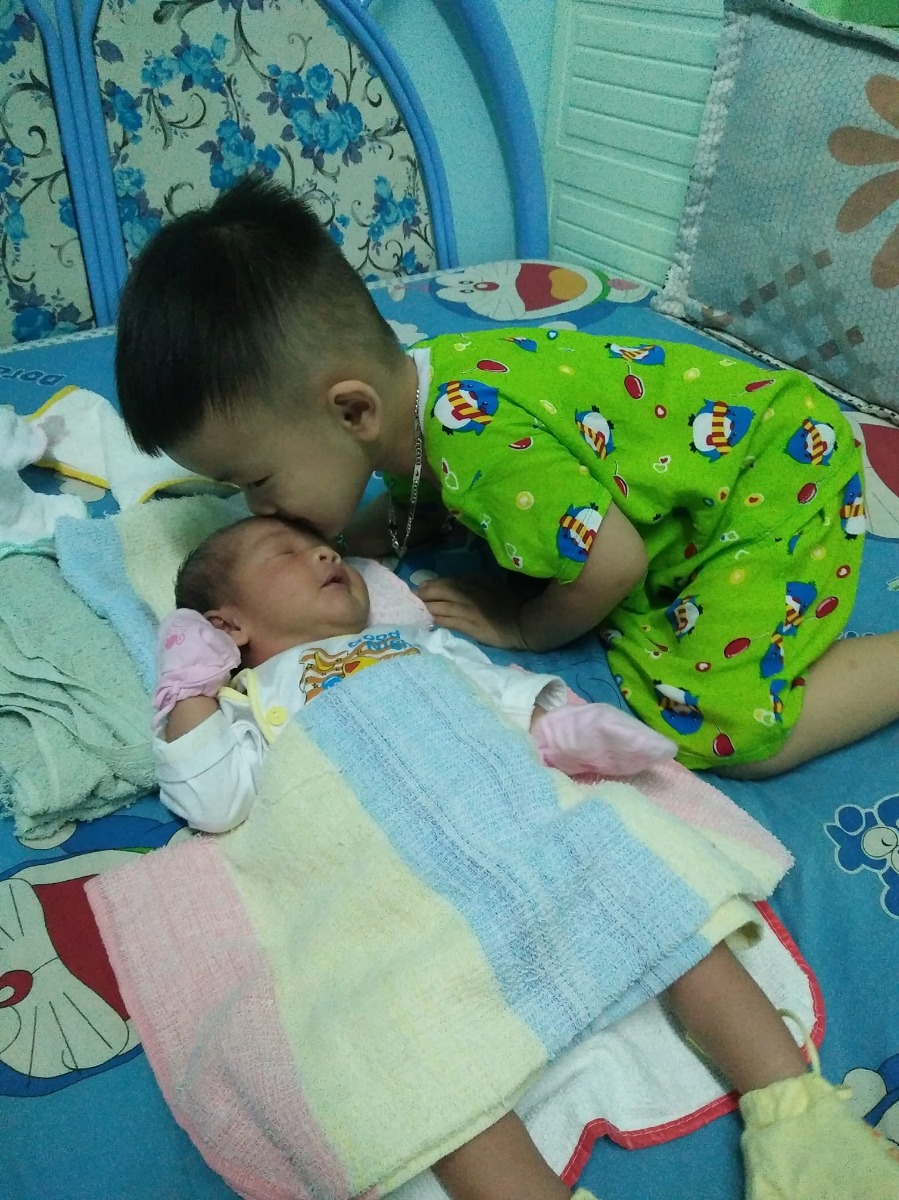 Bố họ Nguyễn
Mẹ họ Hồ
Anh trai tên Gia Bảo
Các mom góp ý bé gái nên đặt tên gì để ráp họ Bố vs Mẹ và cùng vần vs tên Anh trai bé cho hợp ạ
Ông bà nội,ông bà ngoại để cho 2vk ck quyết định mà e rối đội hình quá
_Bơ/éc: #Mình đăng lên đây hỏi là thật tâm chứ không đùa.Vậy nên mom nào góp ý thì đừng có đưa tên lung tung kiểu giỡn chơi nha.Đặt tên cho con là cả tâm huyết của bố mẹ và gia đình.Vì khi lọt lòng mẹ,cái tên sẽ theo con suốt cuộc đời.Nên mong mọi người góp ý thật tâm giúp.Nếu không thì đừng cmt nhé.Many tks 😍