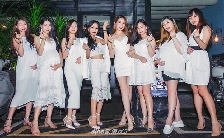 Đẳng cấp hội bạn cùng tiến: Hẹn nhau có bầu một lúc, nói về xinh thì không chịu kém ai