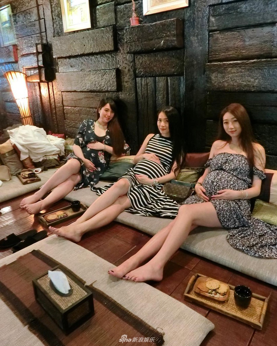 Đẳng cấp hội bạn cùng tiến: Hẹn nhau có bầu một lúc, nói về xinh thì không chịu kém ai