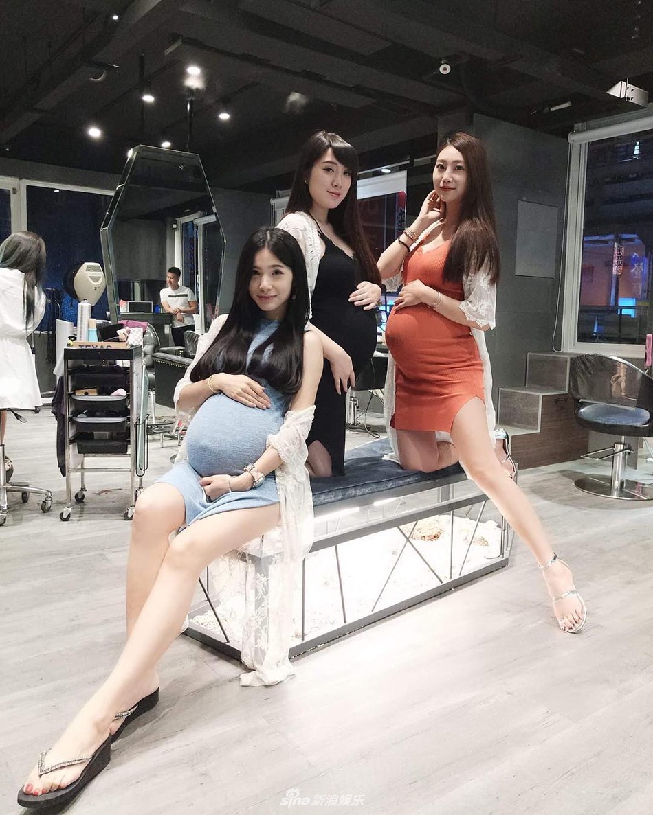 Đẳng cấp hội bạn cùng tiến: Hẹn nhau có bầu một lúc, nói về xinh thì không chịu kém ai
